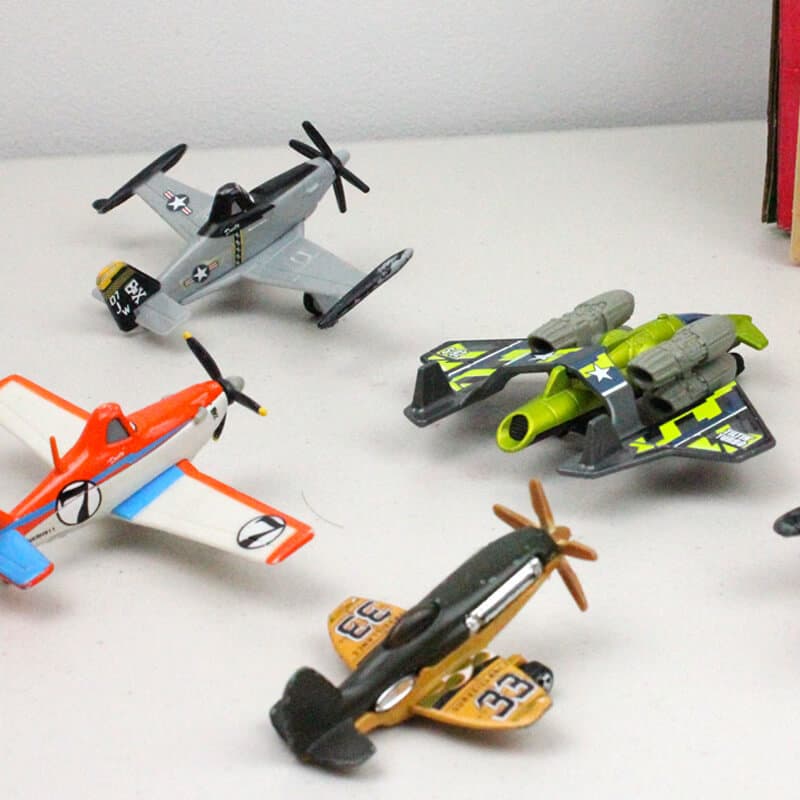 17 airplane toy 1