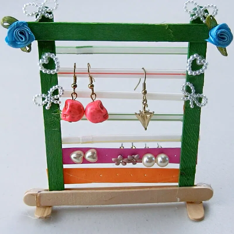 10 popsicle stick earing holder 14